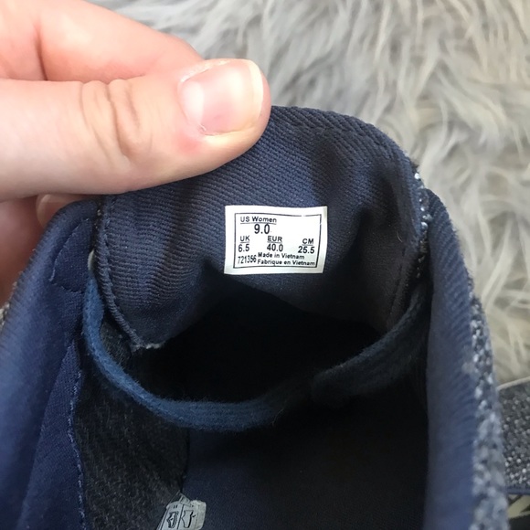 Woman’s size 9 Vans - Picture 4 of 4